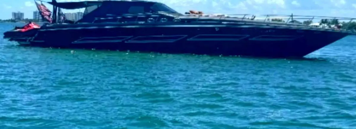65' Motor Yacht with Jacuzzi, photo 2