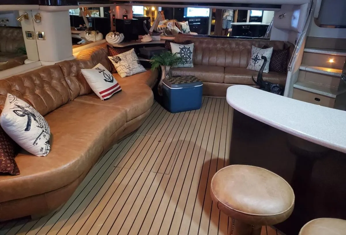 65' Motor Yacht with Jacuzzi, photo 5