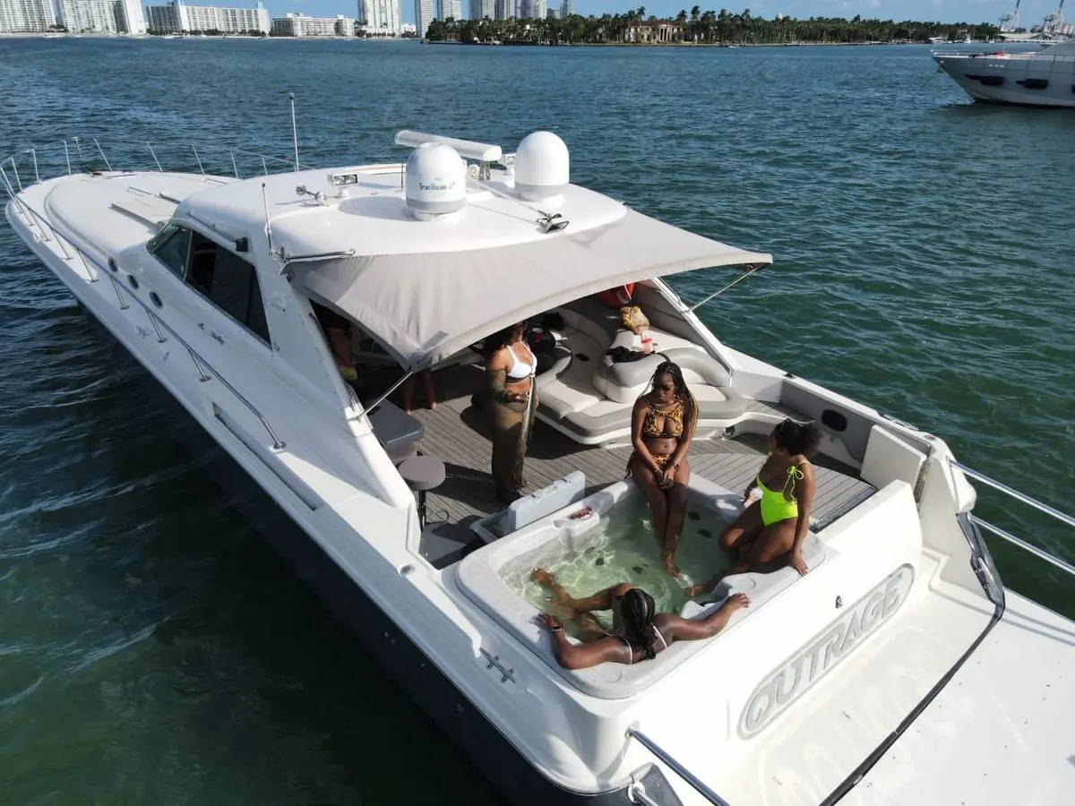 70' Motor Yacht with Jacuzzi, photo 2