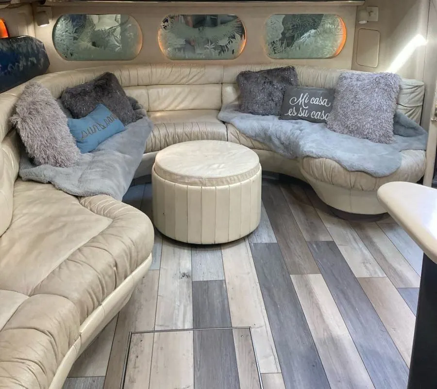 70' Motor Yacht with Jacuzzi, photo 4