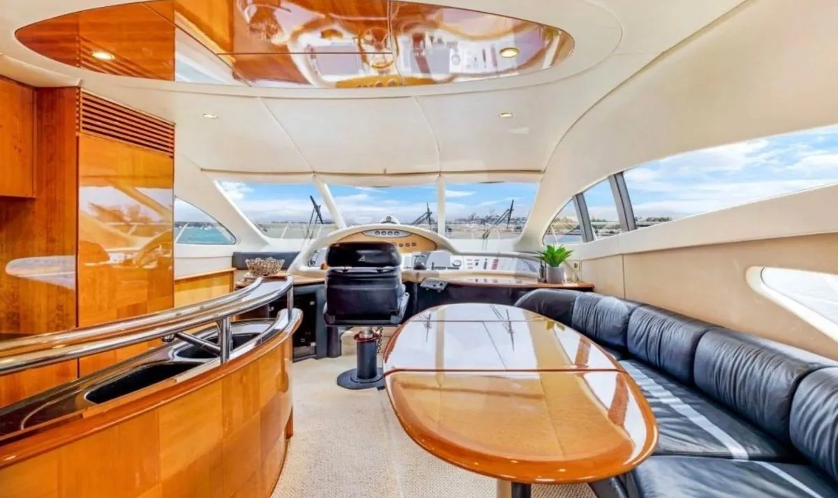 70' Motor Yacht, Pink yacht, photo 4