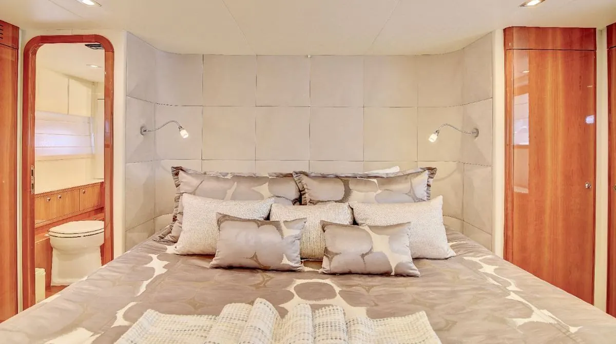 75' Motor Yacht with Jacuzzi, photo 2