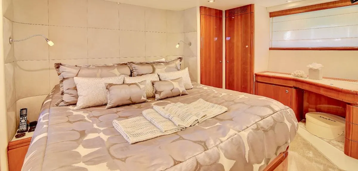 75' Motor Yacht with Jacuzzi, photo 3