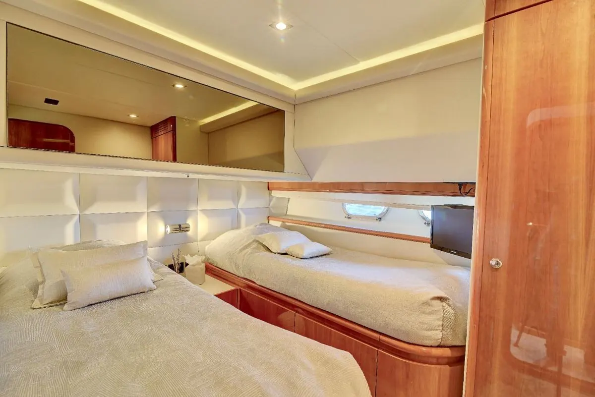 75' Motor Yacht with Jacuzzi, photo 4