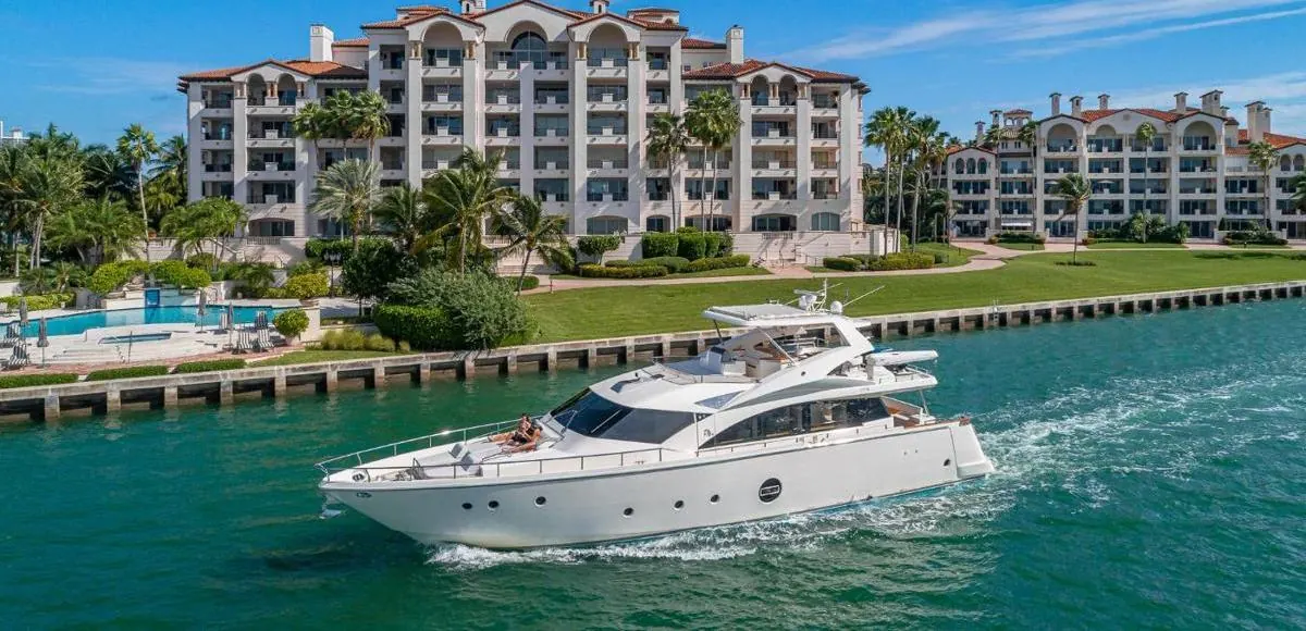 85' Superyacht with Jacuzzi