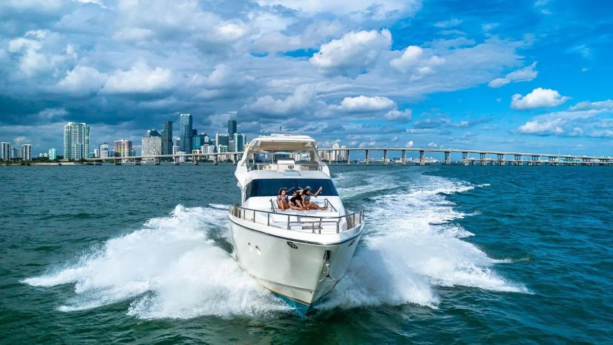 85' Superyacht with Jacuzzi, photo 2