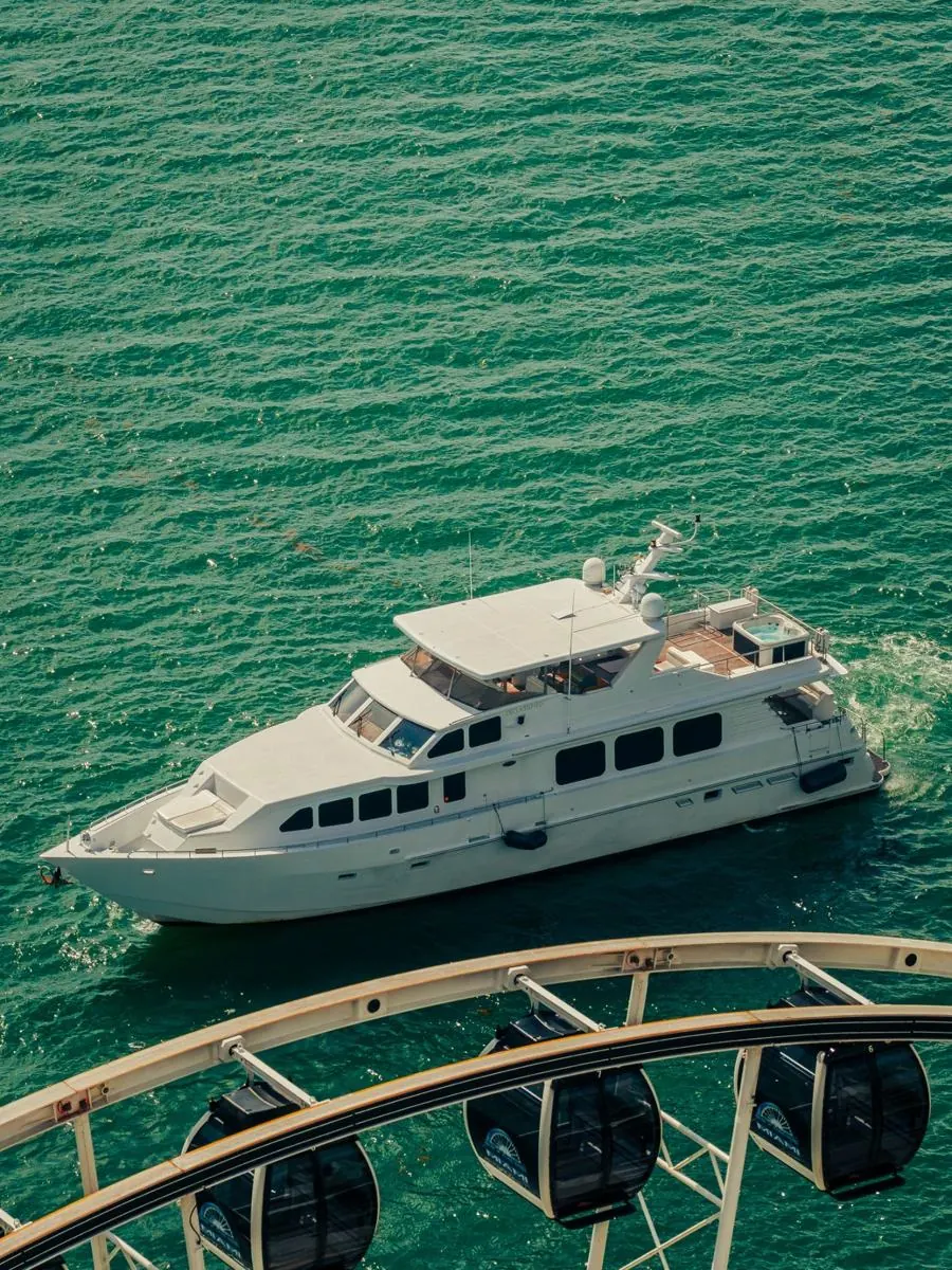 100' Superyacht with Jacuzzi, photo 1