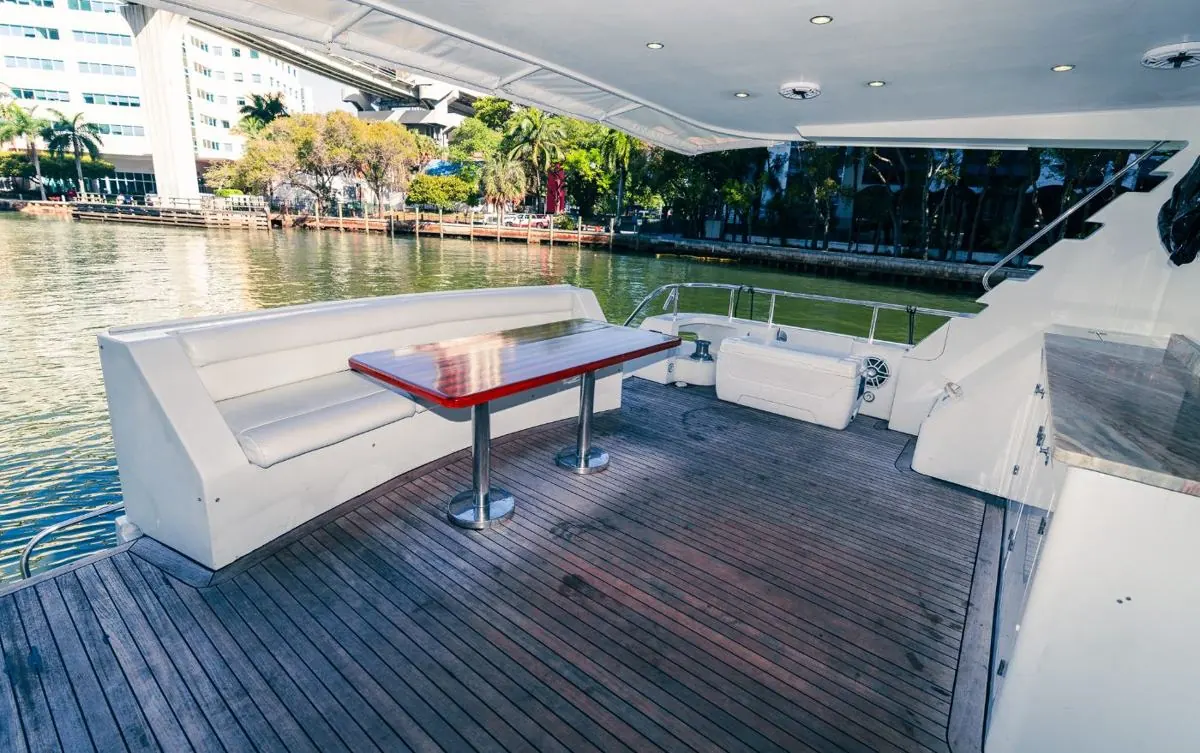 100' Superyacht with Jacuzzi, photo 4