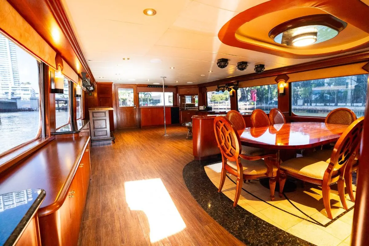 100' Superyacht with Jacuzzi, photo 5