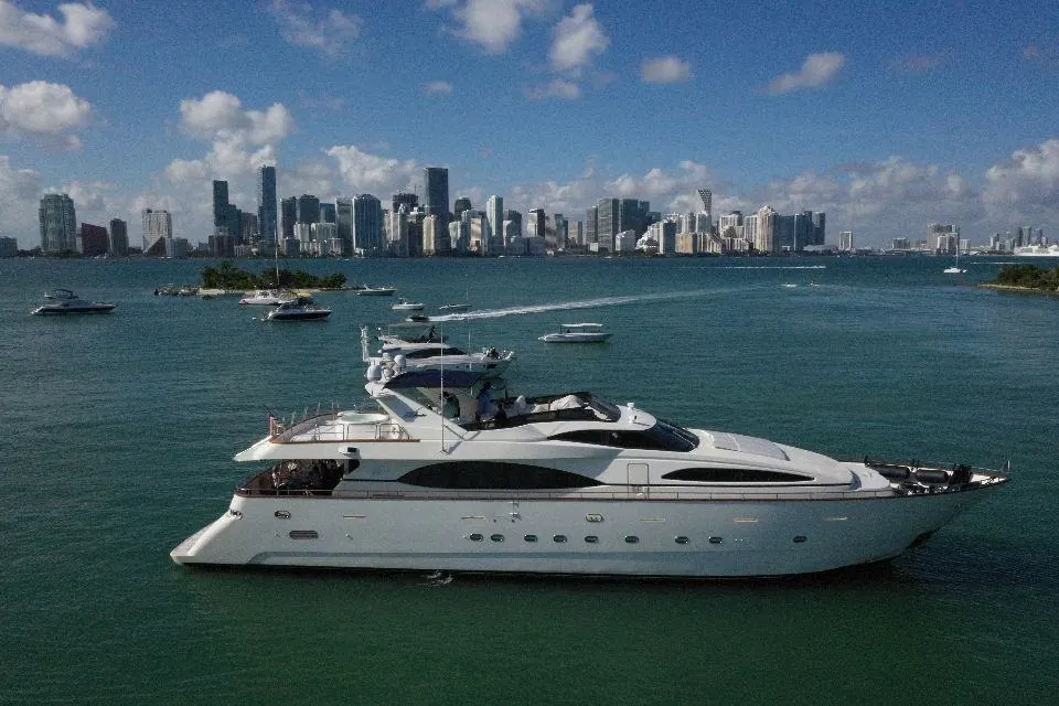 100' Superyacht