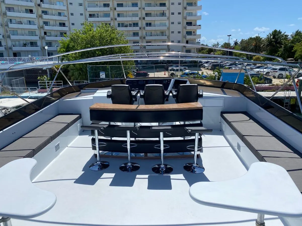 110' Tri-Deck Superyacht, photo 2