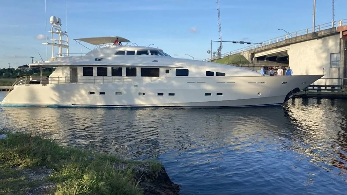 130' Tri-Deck Superyacht