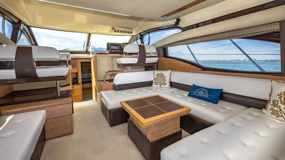 55' Azimut, 3