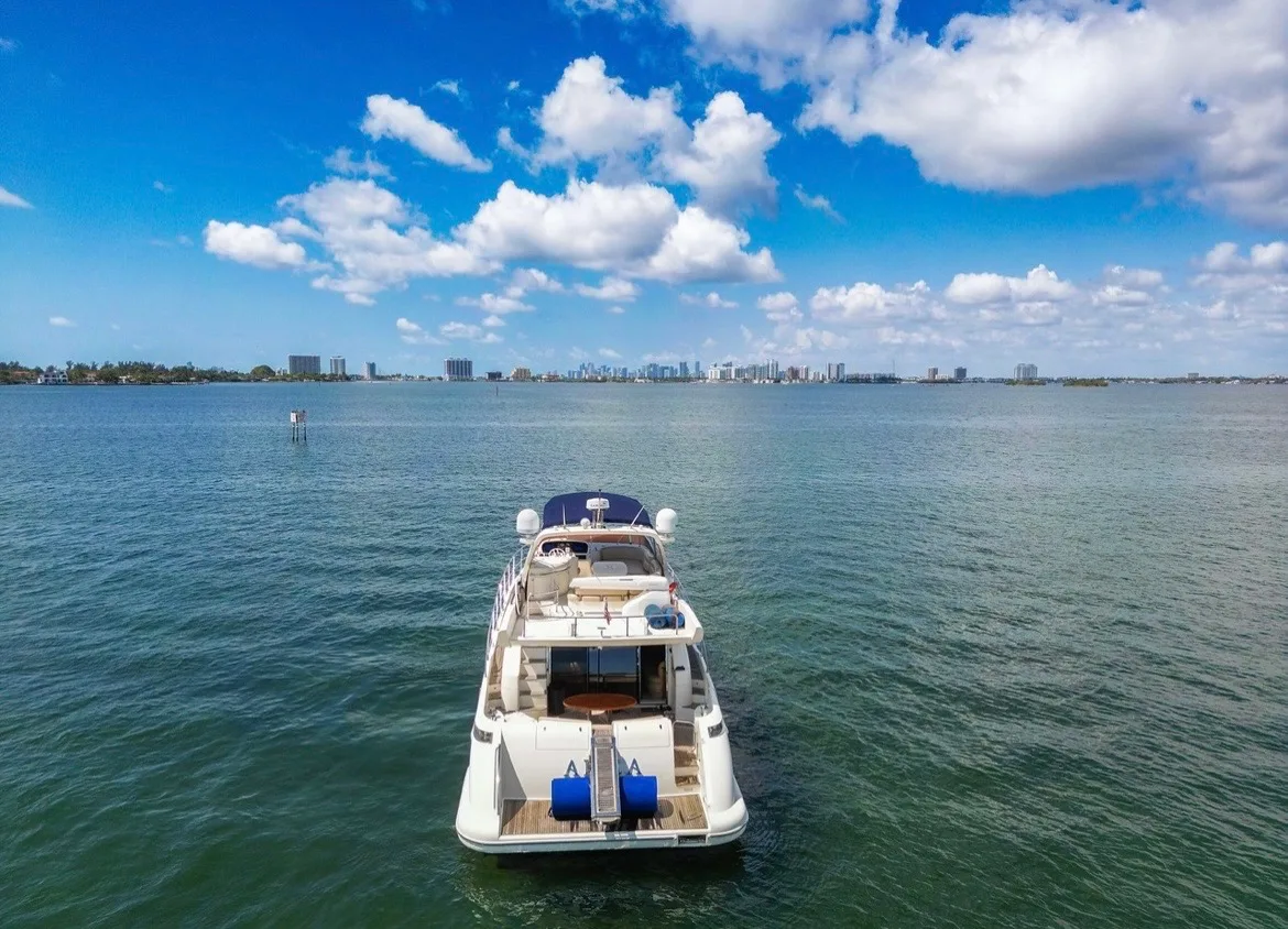 65' Azimut, 3