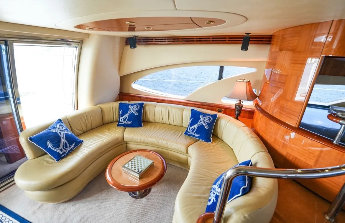 65' Azimut, 5